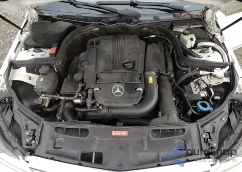 2012 Mercedes-Benz C 250 из США, поврежденный, VIN WDDGF4HB5CR235641